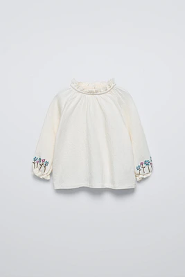 EMBROIDERED FLOWER T-SHIRT
