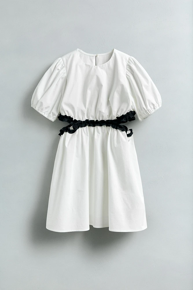 ROBE AJOURÉE À VOLANTS