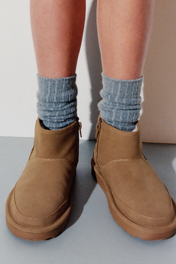 LOW-TOP ANKLE BOOTS