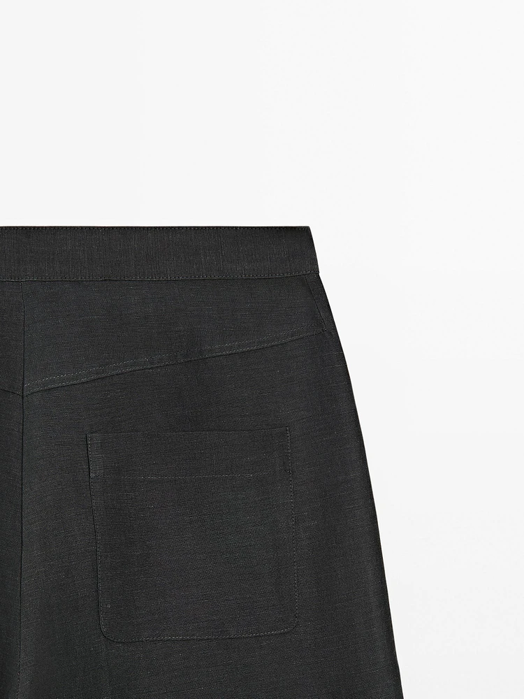 Pantalon large et fluide coutures apparentes