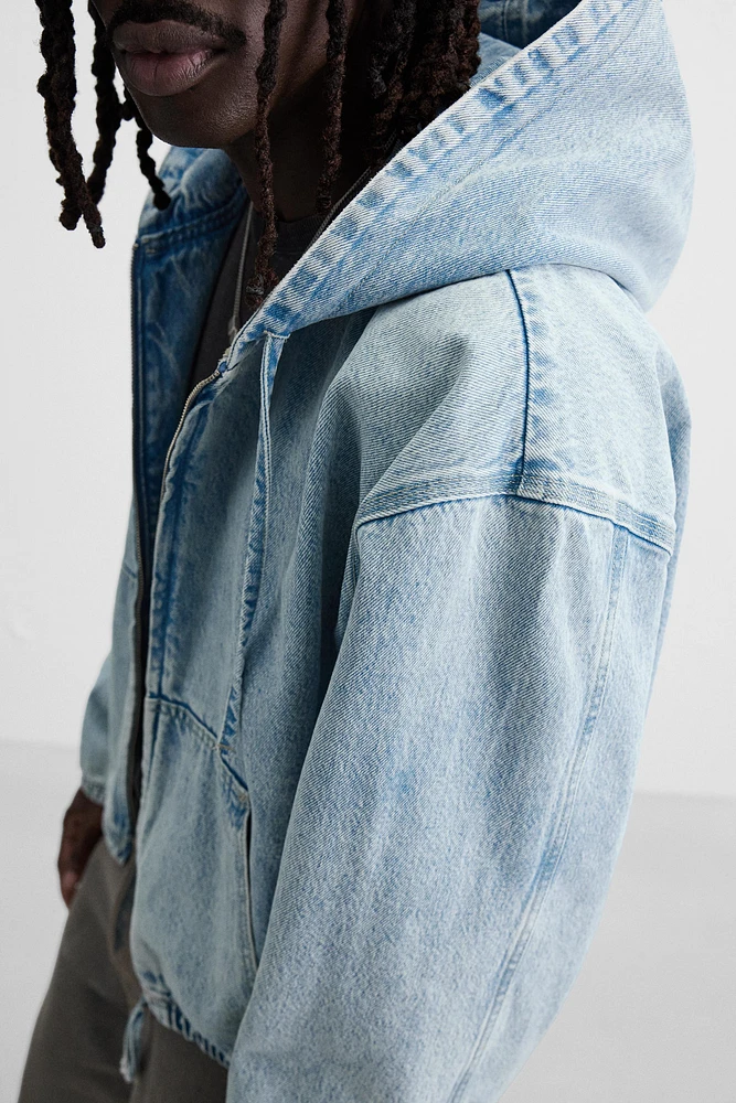 VESTE EN DENIM À CAPUCHE