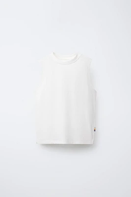 PLAIN SLEEVELESS T-SHIRT WITH TAG