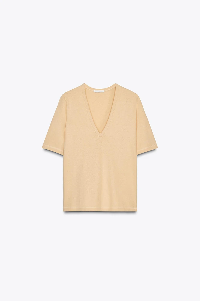 T-SHIRT COL EN V