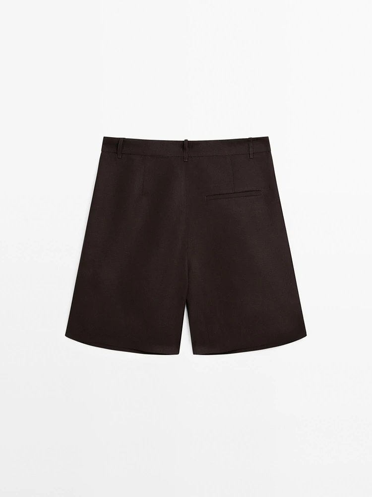 Pleated Bermuda shorts