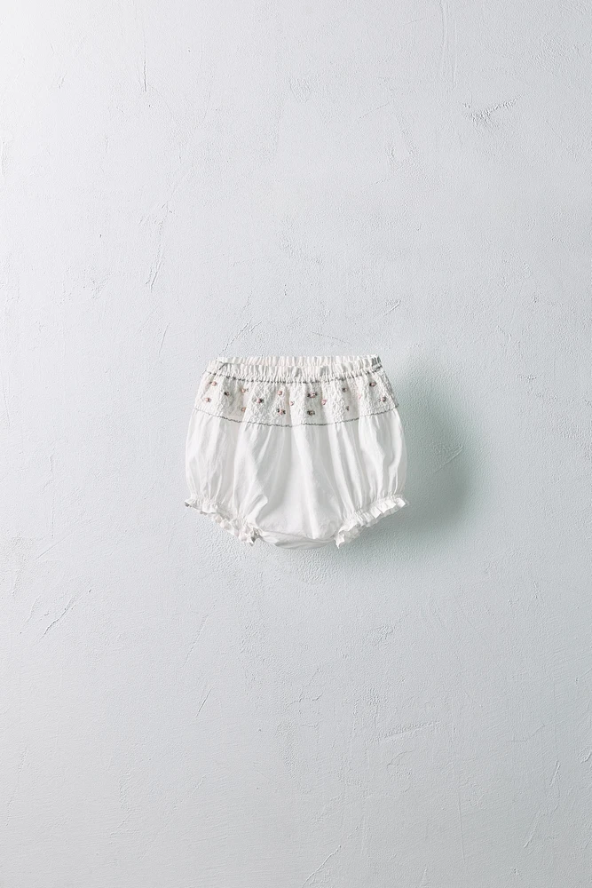 1 MOIS - 3 ANS/ ENSEMBLE CHEMISE ET CULOTTE COURTE FLEURS BRODÉES LIMITED EDITION