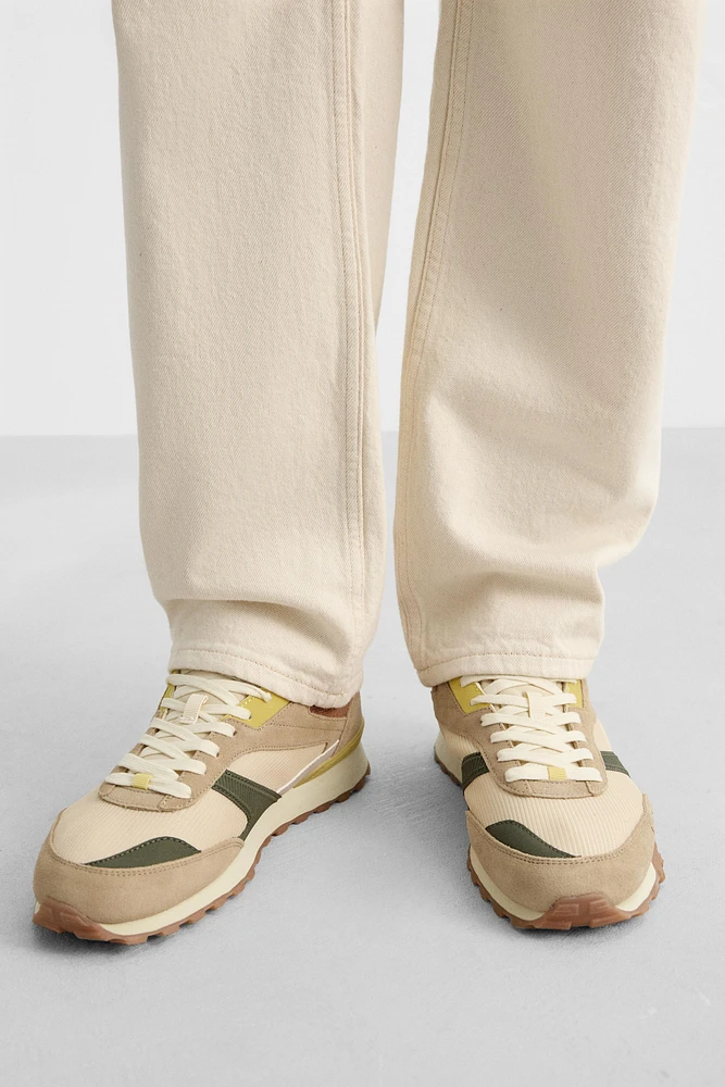 RETRO STYLE SNEAKERS