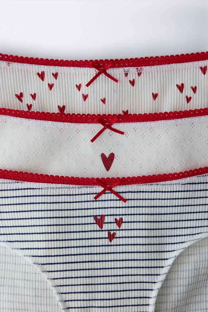 6- ANS/ LOT DE TROIS CULOTTES CŒURS