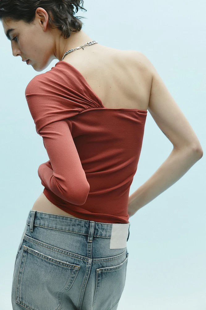 DRAPED KNIT ASYMMETRIC TOP
