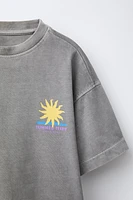 ENSEMBLE TEINT EN PIÈCE T-SHIRT ET BERMUDA IMPRIMÉ