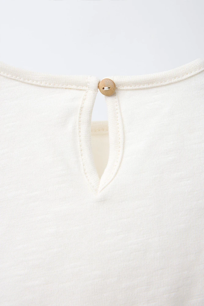 FLOWER APPLIQUÉ T-SHIRT