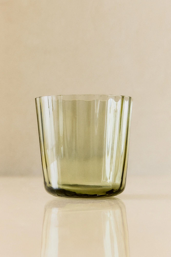 GLASS TUMBLER WITH LINE DESIGN