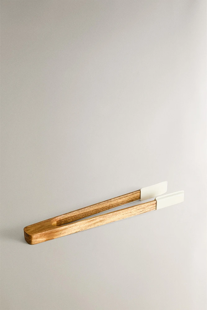 SILICONE AND WOODEN TONGS