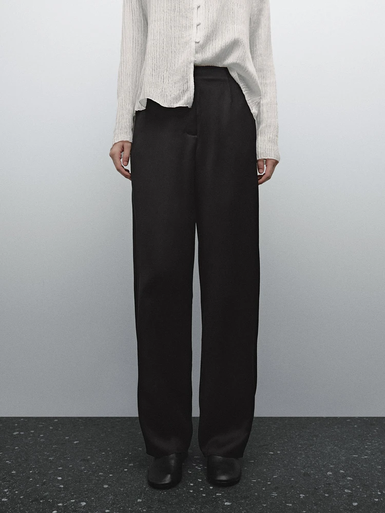 Pantalon fluide satiné et texturé