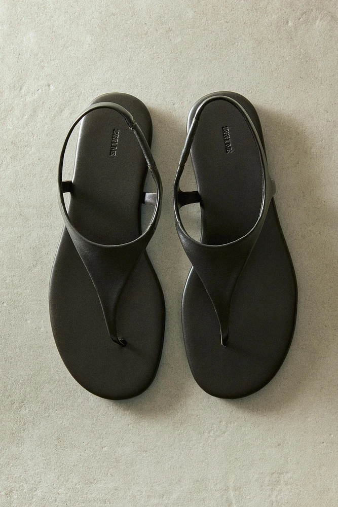 SANDALES PLATES CUIR