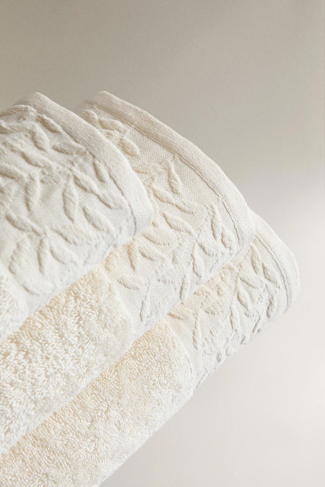 SERVIETTE DE BAIN BANDE APPLIQUÉE FLORALE