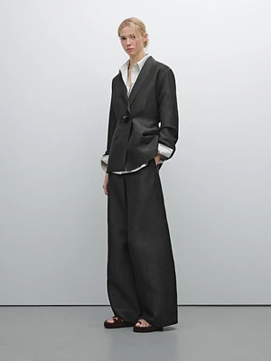 Pantalon large et fluide coutures apparentes