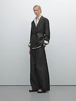 Pantalon large et fluide coutures apparentes