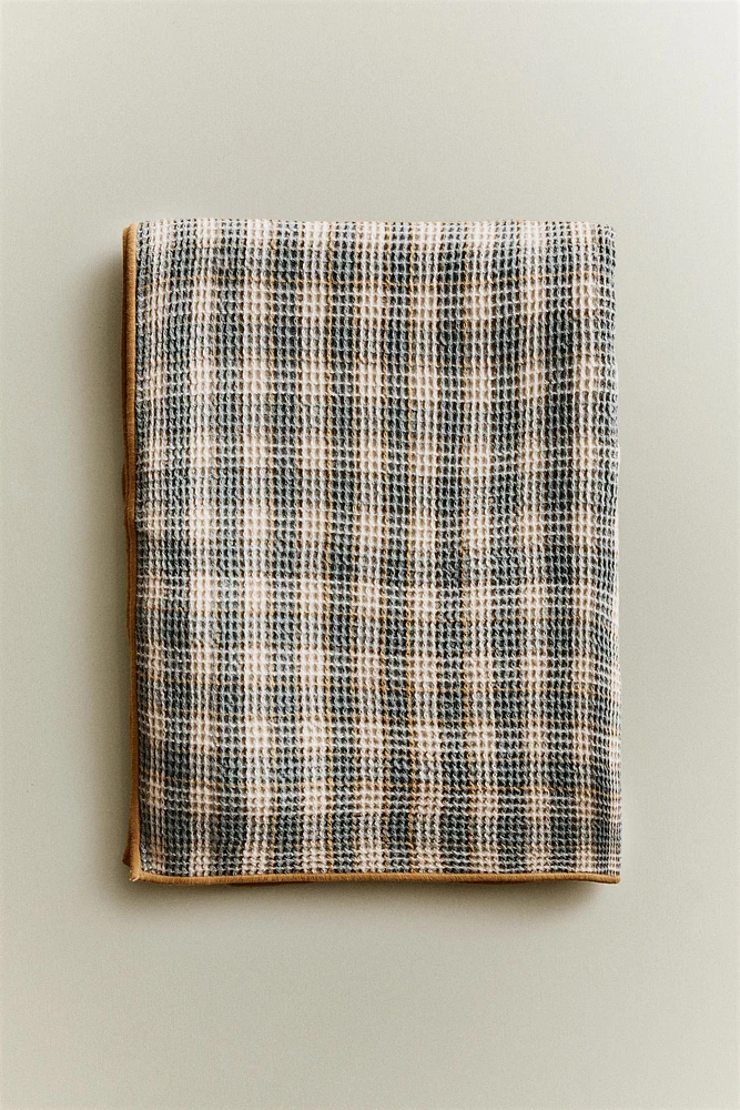 CHECK WAFFLE-KNIT BLANKET