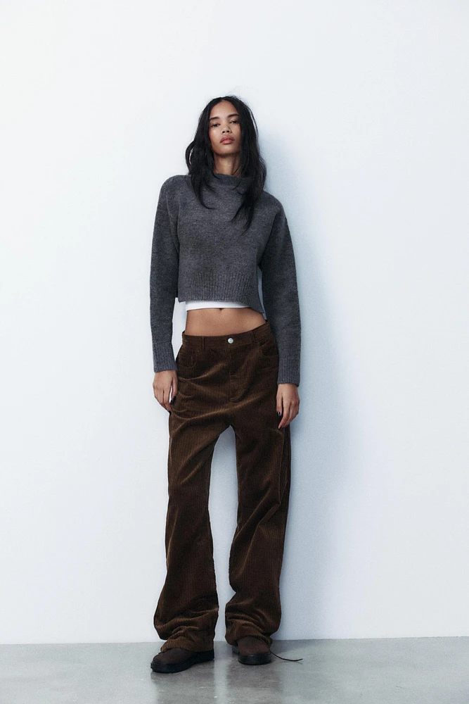 ROUND NECK KNIT SWEATER