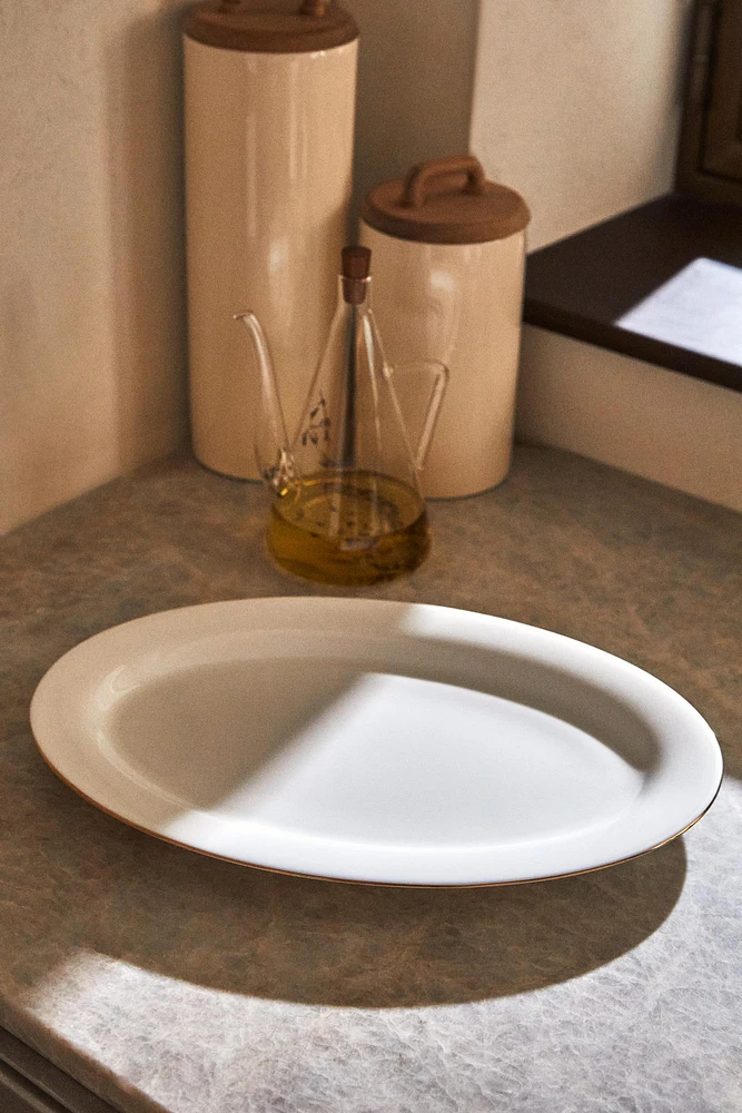 PLAT OVALE PORCELAINE BONE CHINA BORD
