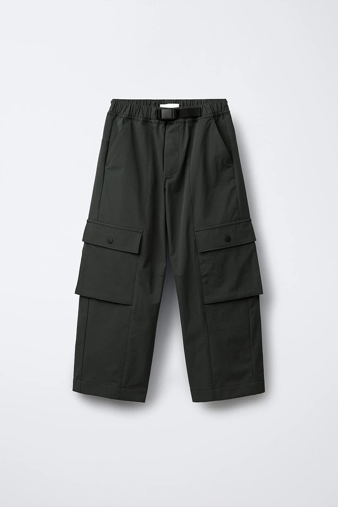 PANTALON CARGO TECHNIQUE À JAMBES LARGES