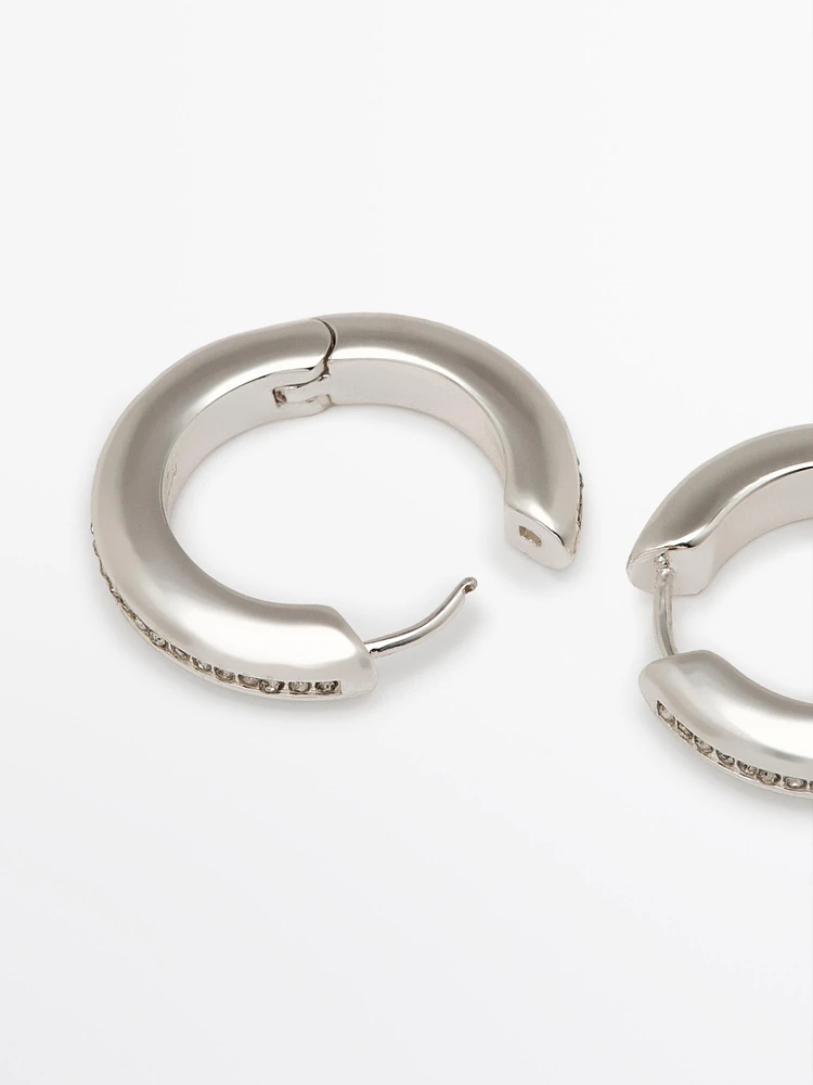 Boucles d’oreilles anneaux à brillants