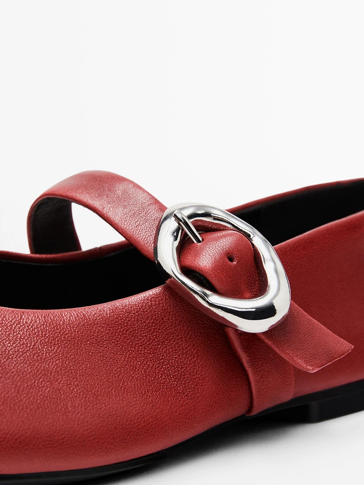 Leather ballet flats with buckle