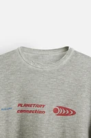 T-SHIRT EN MAILLE À IMPRIMÉ MATIÈRES VARIÉES