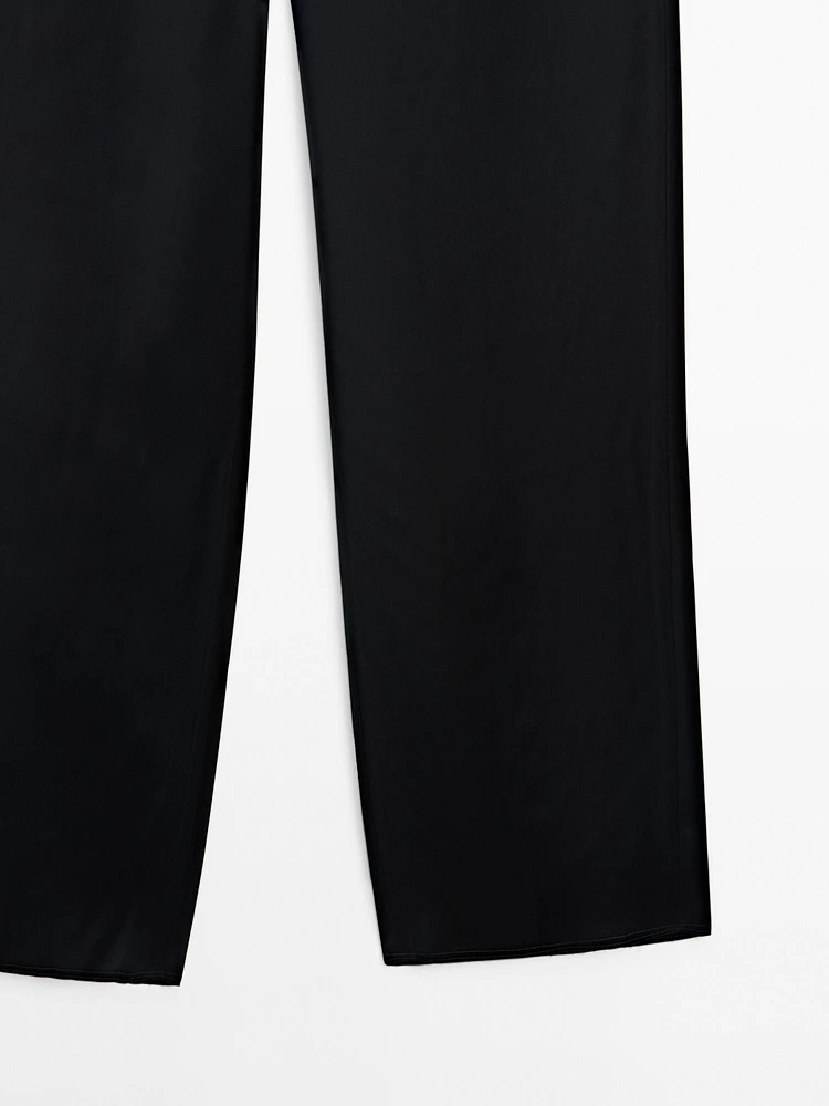 Pantalon fluide satiné et texturé