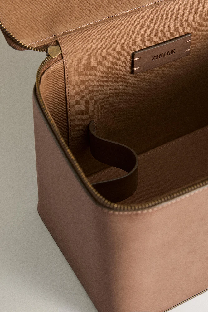 LARGE LEATHER MAKEUP BAG
