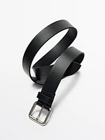 Ceinture en cuir avec boucle métallisée