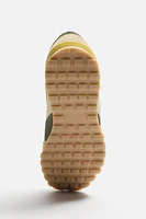 RETRO STYLE SNEAKERS