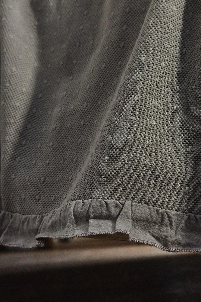 CHILDREN'S BEDSPREAD WITH RUFFLES