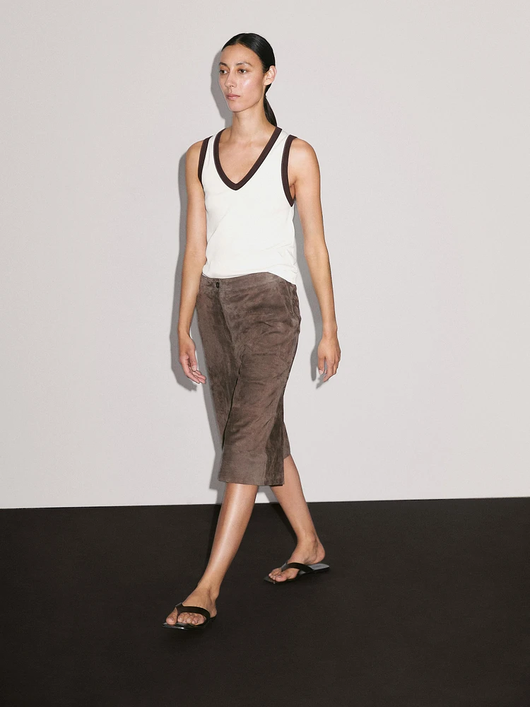Ribbed V-neck T-shirt