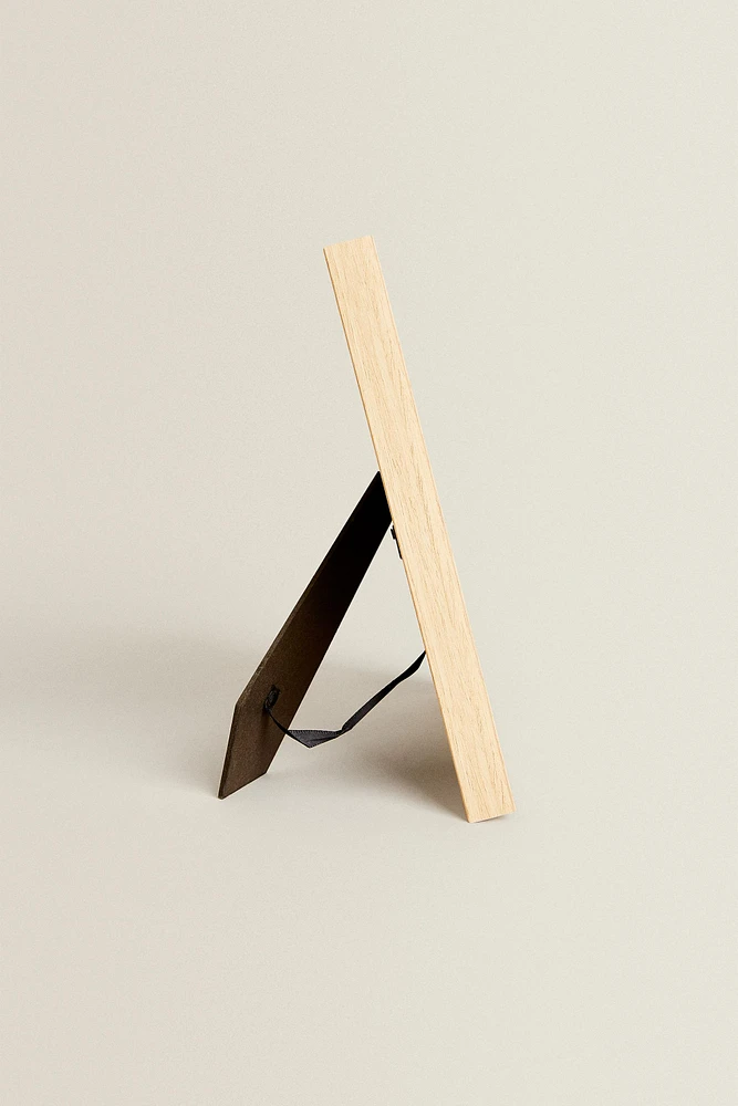 CONTRAST WOODEN PICTURE FRAME