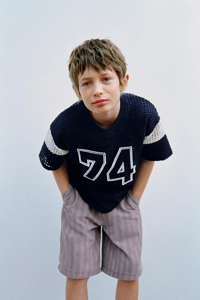 EMBROIDERED NUMBER KNIT T-SHIRT