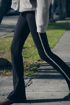 SIDE STRIPE FLARED LEGGINGS