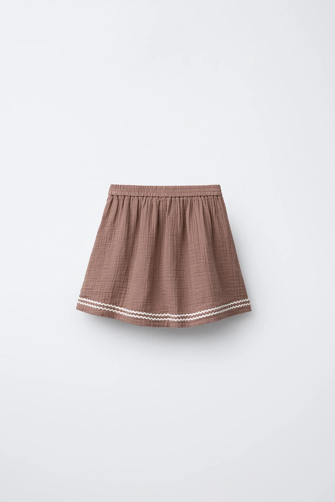 TEXTURED BOW SKORT