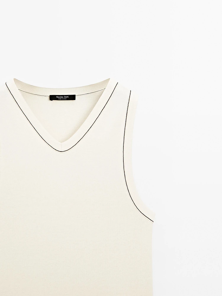 100% cotton T-shirt with contrast detail