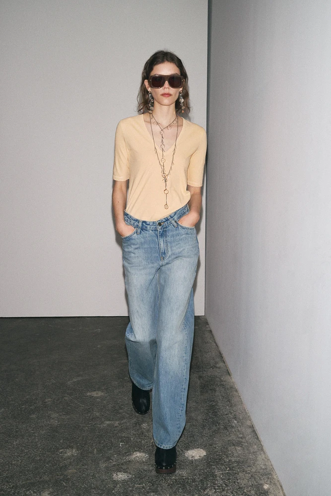 T-SHIRT COL EN V
