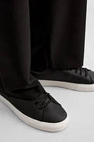 BASIC SNEAKER