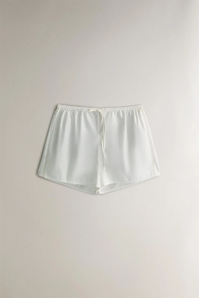 GATHERED SHORTS WITH LACE