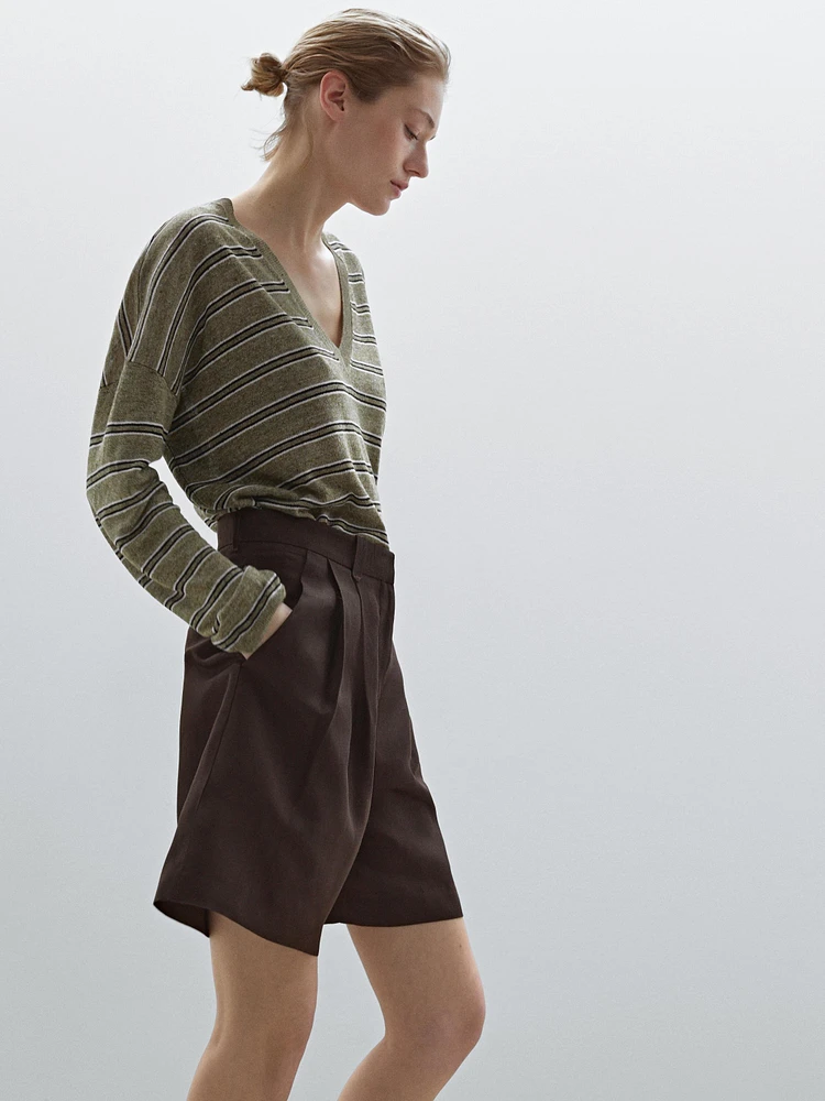 Pleated Bermuda shorts