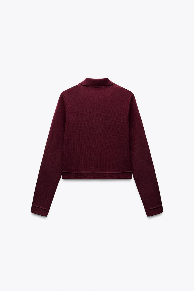 GILET EN MAILLE À BOUTON DORÉ