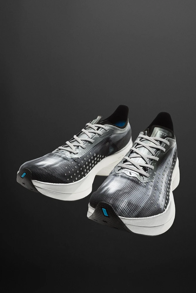 LONG DISTANCE RUNNING SNEAKERS