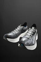 LONG DISTANCE RUNNING SNEAKERS