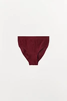 CULOTTE SANS COUTURE EN DENTELLE