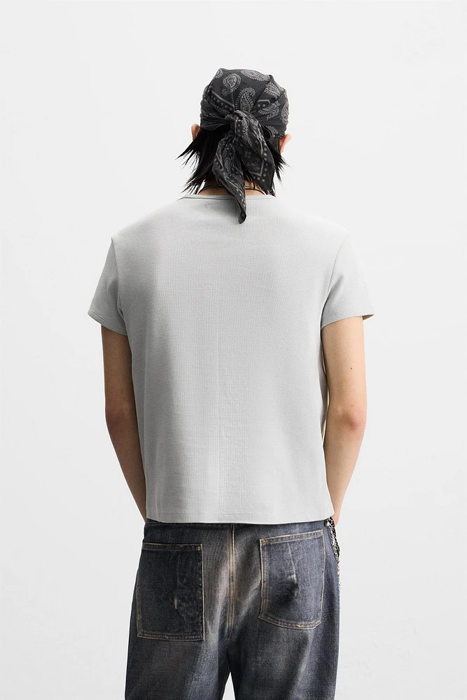 T-SHIRT CROPPED FIT STRUCTURÉ QUADRILLÉ