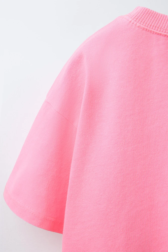 T-SHIRT TEINT EN PIÈCE IMPRIMÉ