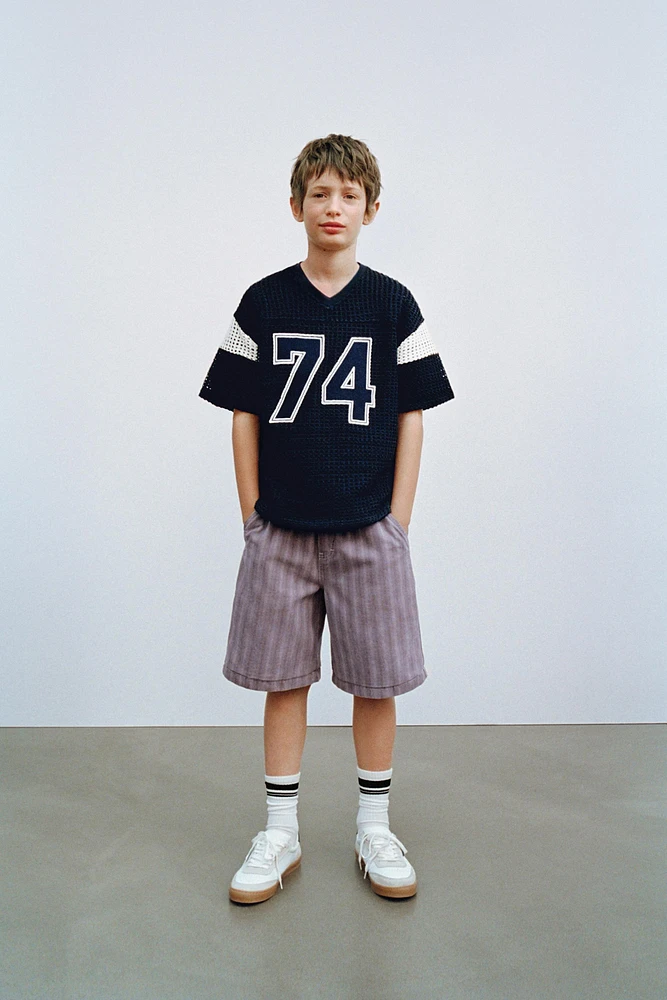 EMBROIDERED NUMBER KNIT T-SHIRT
